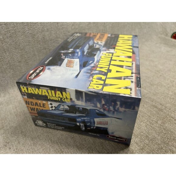 Polar Lights 6502 1/25 Roland Leong's 1969 Hawaiian Funny Car Plastic Model Kit - Picture 3 of 5